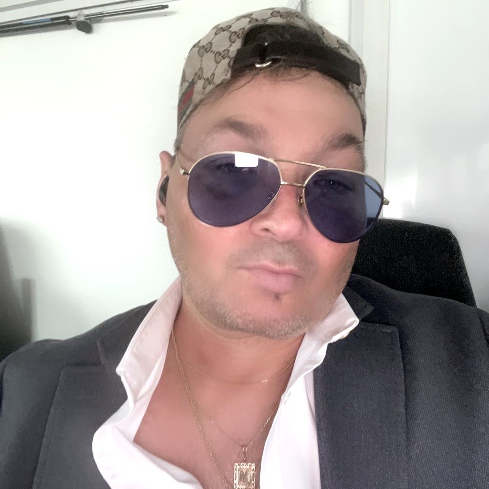Gucci glasses was purchased at sunglass hut just like new hardly been worn